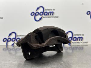 Gebruikte Remklauw (Tang) links-voor Chevrolet Spark (M300) 1.2 16V Prijs € 50,00 Margeregeling aangeboden door Gebr Opdam B.V.