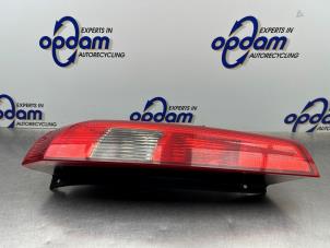 Gebruikte Achterlicht links Ford Fiesta 5 (JD/JH) 1.3 Prijs € 40,00 Margeregeling aangeboden door Gebr Opdam B.V.