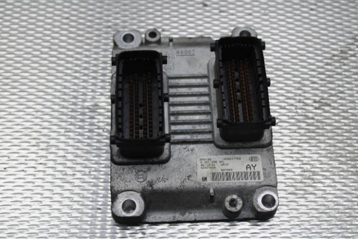 Gebruikte Inspuitcomputer Opel Corsa D 1.4 16V Twinport Prijs € 75,00 Margeregeling aangeboden door Gebr Opdam B.V.