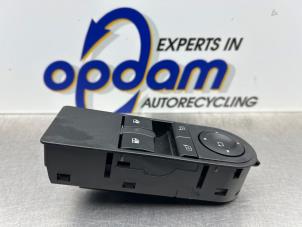 Gebruikte Ruit schakelaar elektrisch Opel Zafira (M75) 1.8 16V Ecotec Prijs € 50,00 Margeregeling aangeboden door Gebr Opdam B.V.