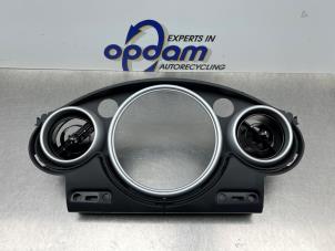 Gebruikte Luchtrooster Dashboard BMW Mini One/Cooper (R50) 1.6 16V Cooper Prijs € 35,00 Margeregeling aangeboden door Gebr Opdam B.V.