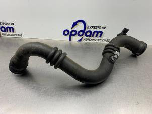 Gebruikte Intercooler Buis Renault Vel Satis (BJ) 2.0 16V Turbo Prijs € 50,00 Margeregeling aangeboden door Gebr Opdam B.V.