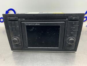 Gebruikte Display Multi Media regelunit Audi A4 (B6) 1.8 T 20V Prijs € 150,00 Margeregeling aangeboden door Gebr Opdam B.V.