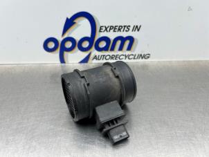Gebruikte Luchtmassameter Opel Astra H SW (L35) 1.7 CDTi 16V Prijs € 35,00 Margeregeling aangeboden door Gebr Opdam B.V.