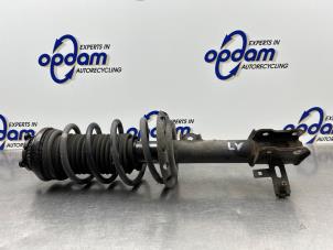 Gebruikte Mac Phersonpoot links-voor Opel Astra H SW (L35) 1.6 16V Twinport Prijs € 50,00 Margeregeling aangeboden door Gebr Opdam B.V.