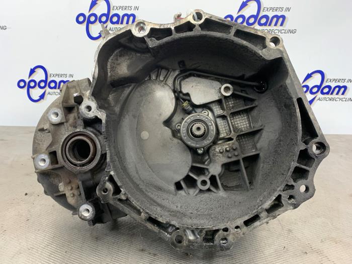 Gebruikte Versnellingsbak Opel Astra H SW (L35) 1.7 CDTi 16V Prijs € 550,00 Margeregeling aangeboden door Gebr Opdam B.V.