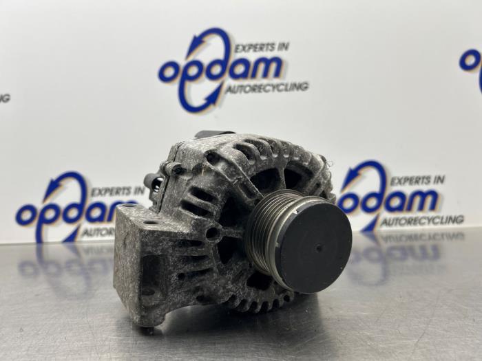 Gebruikte Dynamo Opel Astra H SW (L35) 1.3 CDTI 16V Ecotec Prijs € 75,00 Margeregeling aangeboden door Gebr Opdam B.V.