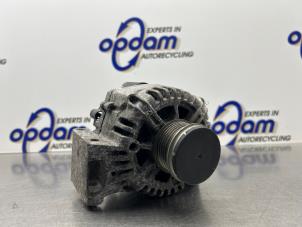 Gebruikte Dynamo Opel Astra H SW (L35) 1.3 CDTI 16V Ecotec Prijs € 75,00 Margeregeling aangeboden door Gebr Opdam B.V.