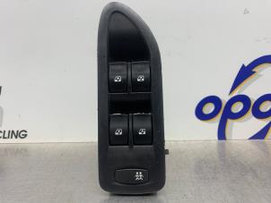 Gebruikte Elektrisch Raam Schakelaar Renault Vel Satis (BJ) 2.0 16V Turbo Prijs € 30,00 Margeregeling aangeboden door Gebr Opdam B.V.