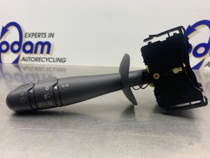 Gebruikte Pinker Schakelaar Renault Vel Satis (BJ) 2.0 16V Turbo Prijs € 35,00 Margeregeling aangeboden door Gebr Opdam B.V.