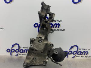 Gebruikte Dynamosteun onder Mitsubishi Outlander (CW) 2.0 DI-D 16V 4x4 Prijs € 120,00 Margeregeling aangeboden door Gebr Opdam B.V.