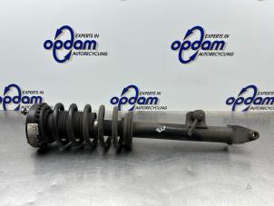 Gebruikte Schokdemperpoot rechts-voor Chrysler 300 C Touring 3.5 V6 24V Prijs € 75,00 Margeregeling aangeboden door Gebr Opdam B.V.