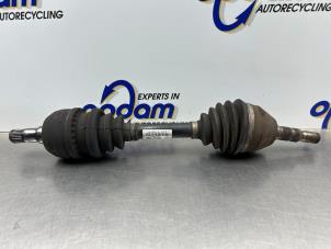 Gebruikte Aandrijfas links-voor Opel Astra H SW (L35) 1.7 CDTi 16V Prijs € 50,00 Margeregeling aangeboden door Gebr Opdam B.V.