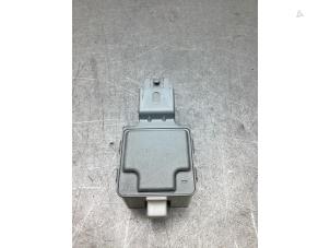 Gebruikte Module keyless vehicle Mazda CX-3 (DJ/DK) 2.0 SkyActiv-G 121 Prijs € 50,00 Margeregeling aangeboden door Gebr Opdam B.V.