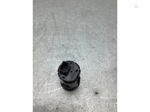 Gebruikte Start/Stop schakelaar Mazda CX-3 (DJ/DK) 2.0 SkyActiv-G 121 Prijs € 20,00 Margeregeling aangeboden door Gebr Opdam B.V.