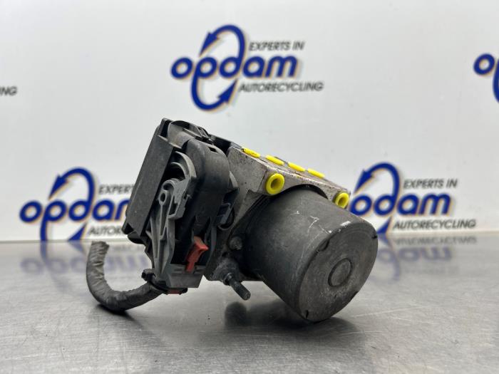 Gebruikte ABS Pomp Kia Cee'd Sporty Wagon (EDF) 1.4 16V Prijs € 100,00 Margeregeling aangeboden door Gebr Opdam B.V.