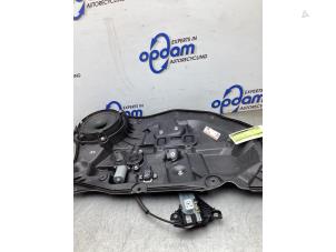 Gebruikte Raammechaniek 4Deurs links-voor Mazda CX-3 (DJ/DK) 2.0 SkyActiv-G 121 Prijs € 75,00 Margeregeling aangeboden door Gebr Opdam B.V.