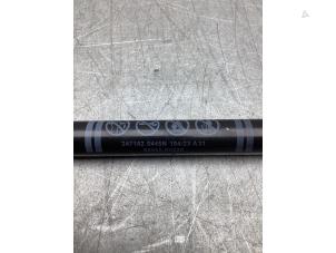 Gebruikte Gasdemper rechts-achter Toyota Yaris IV (P21/PA1/PH1) 1.5 12V Hybrid 115 Prijs € 25,00 Margeregeling aangeboden door Gebr Opdam B.V.