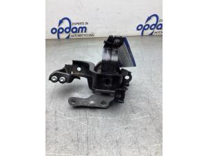 Gebruikte Motorsteun Toyota Yaris IV (P21/PA1/PH1) 1.5 12V Hybrid 115 Prijs € 50,00 Margeregeling aangeboden door Gebr Opdam B.V.