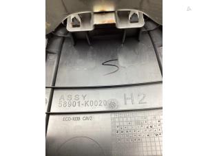 Gebruikte Armleuning Toyota Yaris IV (P21/PA1/PH1) 1.5 12V Hybrid 115 Prijs € 80,00 Margeregeling aangeboden door Gebr Opdam B.V.