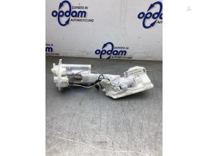 Gebruikte Benzinepomp Toyota Yaris IV (P21/PA1/PH1) 1.5 12V Hybrid 115 Prijs € 100,00 Margeregeling aangeboden door Gebr Opdam B.V.