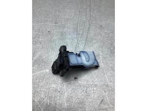 Gebruikte Luchthoeveelheidsmeter Toyota Yaris IV (P21/PA1/PH1) 1.5 12V Hybrid 115 Prijs € 50,00 Margeregeling aangeboden door Gebr Opdam B.V.