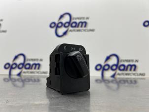 Gebruikte Licht Schakelaar Opel Agila (A) 1.2 16V Twin Port Prijs € 40,00 Margeregeling aangeboden door Gebr Opdam B.V.