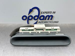 Gebruikte Display Interieur Renault Twingo (C06) 1.2 16V Prijs € 35,00 Margeregeling aangeboden door Gebr Opdam B.V.