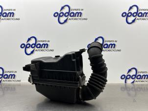 Gebruikte Luchtfilterhuis Mitsubishi Colt (Z2/Z3) 1.3 16V Prijs € 50,00 Margeregeling aangeboden door Gebr Opdam B.V.