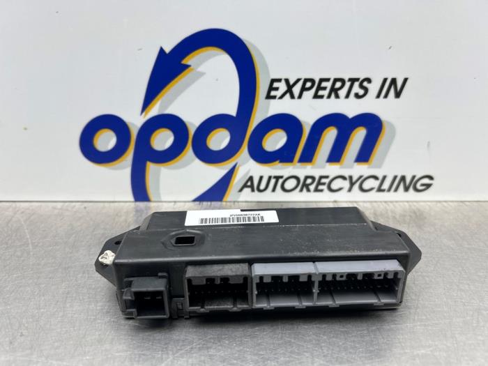 Gebruikte Deur module Chrysler 300 C Touring 3.5 V6 24V Prijs € 50,00 Margeregeling aangeboden door Gebr Opdam B.V.