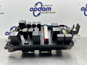 Gebruikte Zekeringkast Chrysler 300 C Touring 3.5 V6 24V Prijs € 150,00 Margeregeling aangeboden door Gebr Opdam B.V.