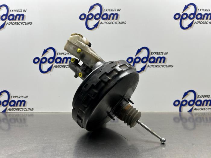 Gebruikte Rembekrachtiger Volkswagen Transporter T5 2.5 TDi PF Prijs € 100,00 Margeregeling aangeboden door Gebr Opdam B.V.