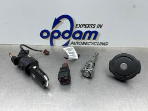 Gebruikte Set Cilindersloten (compleet) Peugeot 308 (L3/L8/LB/LH/LP) 1.2 12V e-THP PureTech 130 Prijs € 100,00 Margeregeling aangeboden door Gebr Opdam B.V.