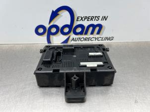 Gebruikte Bodycontrol Module Renault Clio III Estate/Grandtour (KR) 1.2 16V TCE 100 Prijs € 80,00 Margeregeling aangeboden door Gebr Opdam B.V.