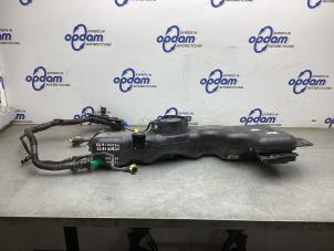 Gebruikte Tank adblue Toyota Hilux V/VI 2.4 D4D-F 16V 4x4 Prijs € 605,00 Inclusief btw aangeboden door Gebr Opdam B.V.