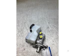 Gebruikte Hoofdremcilinder Renault Clio IV (5R) 0.9 Energy TCE 90 12V Prijs € 35,00 Margeregeling aangeboden door Gebr Opdam B.V.