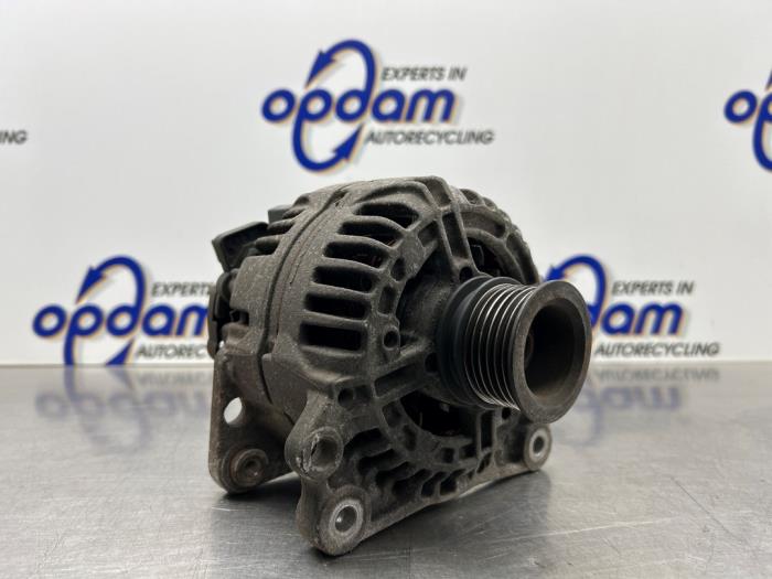 Gebruikte Dynamo Volkswagen Polo IV (9N1/2/3) 1.4 16V 75 Prijs € 50,00 Margeregeling aangeboden door Gebr Opdam B.V.