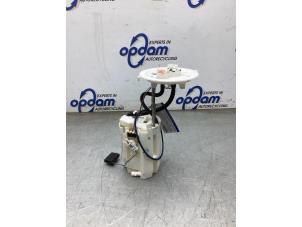 Gebruikte Tank element Pomp Toyota Hilux V/VI 2.4 D4D-F 16V 4x4 Prijs € 72,60 Inclusief btw aangeboden door Gebr Opdam B.V.