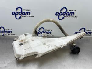 Gebruikte Ruitensproeiertank voor BMW 1 serie (E87/87N) 116i 2.0 16V Prijs € 50,00 Margeregeling aangeboden door Gebr Opdam B.V.