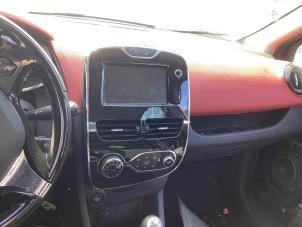 Gebruikte Display Multi Media regelunit Renault Clio IV (5R) 0.9 Energy TCE 90 12V Prijs € 250,00 Margeregeling aangeboden door Gebr Opdam B.V.