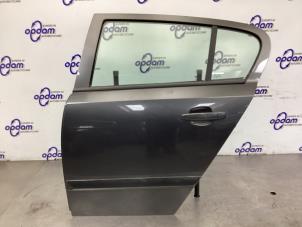 Gebruikte Deur 4Deurs links-achter Opel Astra H (L48) 1.6 16V Prijs € 125,00 Margeregeling aangeboden door Gebr Opdam B.V.