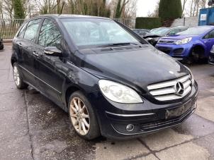 Gebruikte Koplamp rechts Mercedes B (W245) 2.0 B-200 16V Prijs € 125,00 Margeregeling aangeboden door Gebr Opdam B.V.