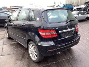 Gebruikte Achterlicht links Mercedes B (W245) 2.0 B-200 16V Prijs € 35,00 Margeregeling aangeboden door Gebr Opdam B.V.