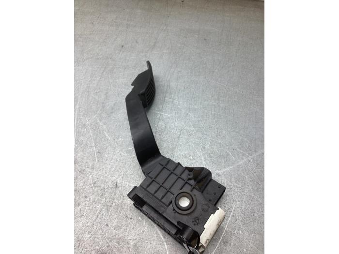Gebruikte Sensor Gaspedaalpositie Opel Adam 1.2 16V Prijs € 20,00 Margeregeling aangeboden door Gebr Opdam B.V.