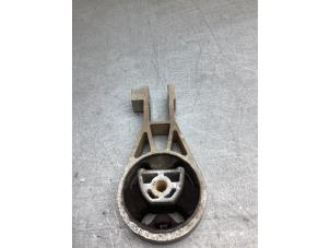 Gebruikte Motorrubber Opel Adam 1.2 16V Prijs € 10,00 Margeregeling aangeboden door Gebr Opdam B.V.