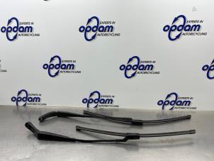 Gebruikte Ruitenwisserarm voor Opel Astra K Sports Tourer 1.0 Turbo 12V Prijs € 35,00 Margeregeling aangeboden door Gebr Opdam B.V.