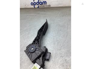 Gebruikte Sensor Gaspedaalpositie Opel Meriva 1.4 Turbo 16V ecoFLEX Prijs € 30,00 Margeregeling aangeboden door Gebr Opdam B.V.