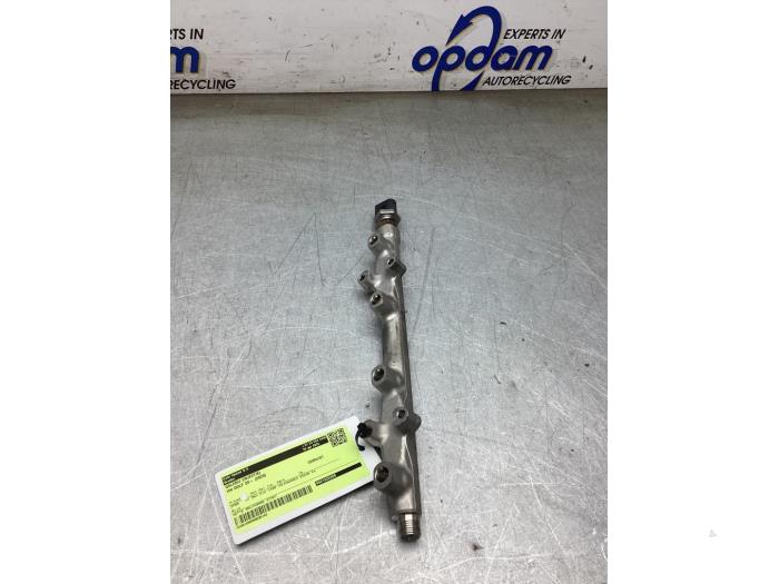 Gebruikte Common rail (Injectie) Volkswagen Golf VIII (CD1) 1.5 eTSI 16V Prijs € 50,00 Margeregeling aangeboden door Gebr Opdam B.V.