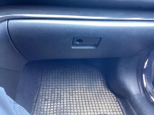 Gebruikte Dashboardkastje Mazda 6 SportBreak (GH19/GHA9) 2.0i 16V S-VT Prijs € 50,00 Margeregeling aangeboden door Gebr Opdam B.V.