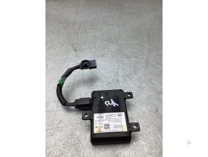 Gebruikte Dode hoek sensor Kia Sportage (QL) 1.6 GDI 16V 4x2 Prijs € 200,00 Margeregeling aangeboden door Gebr Opdam B.V.